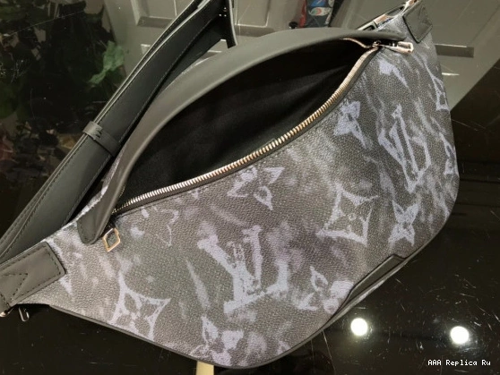 AAA Replica Ru VUITTON LOUIS BUMBAG DISCOVERY 0812